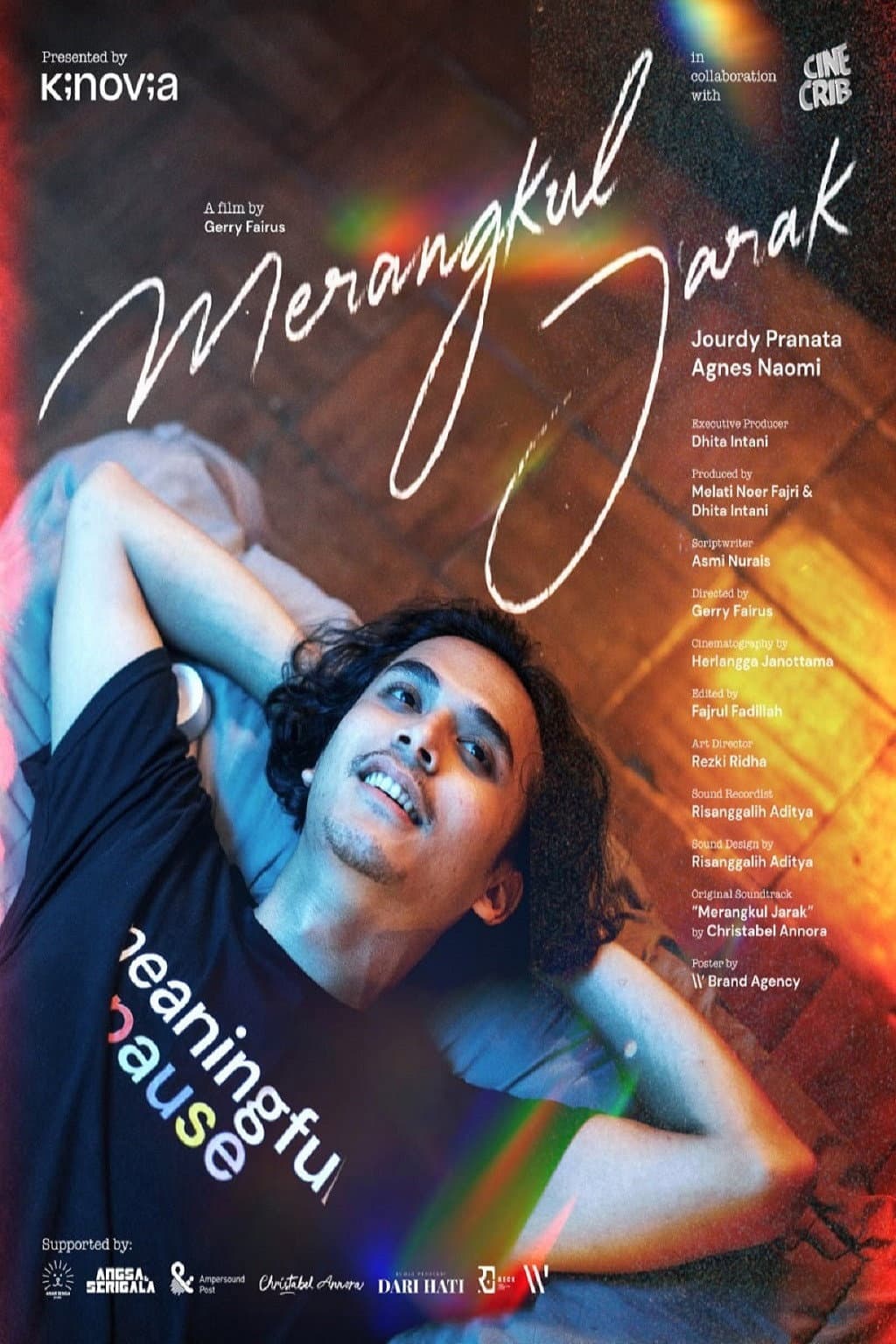 Merangkul Jarak backdrop