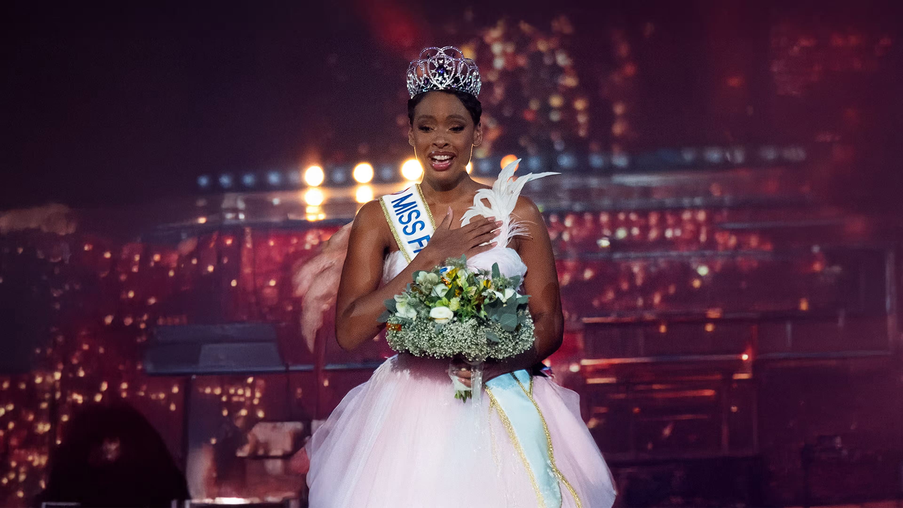 Miss France 2025 : le parcours d'une miss hors du commun backdrop