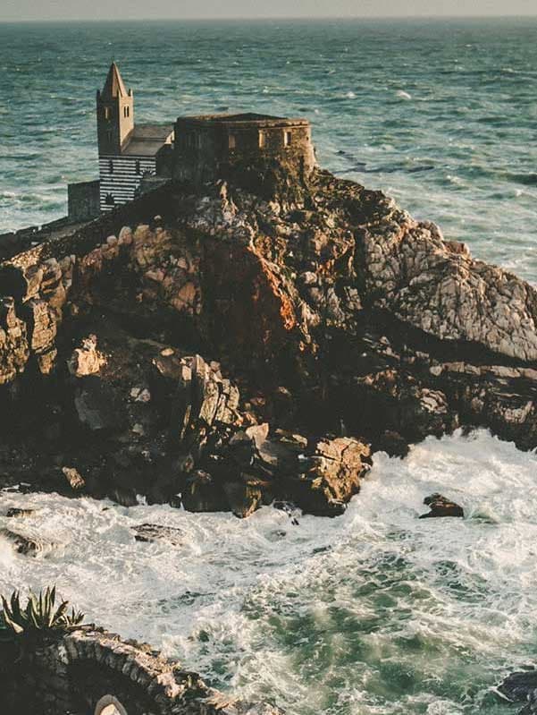 L'onda backdrop