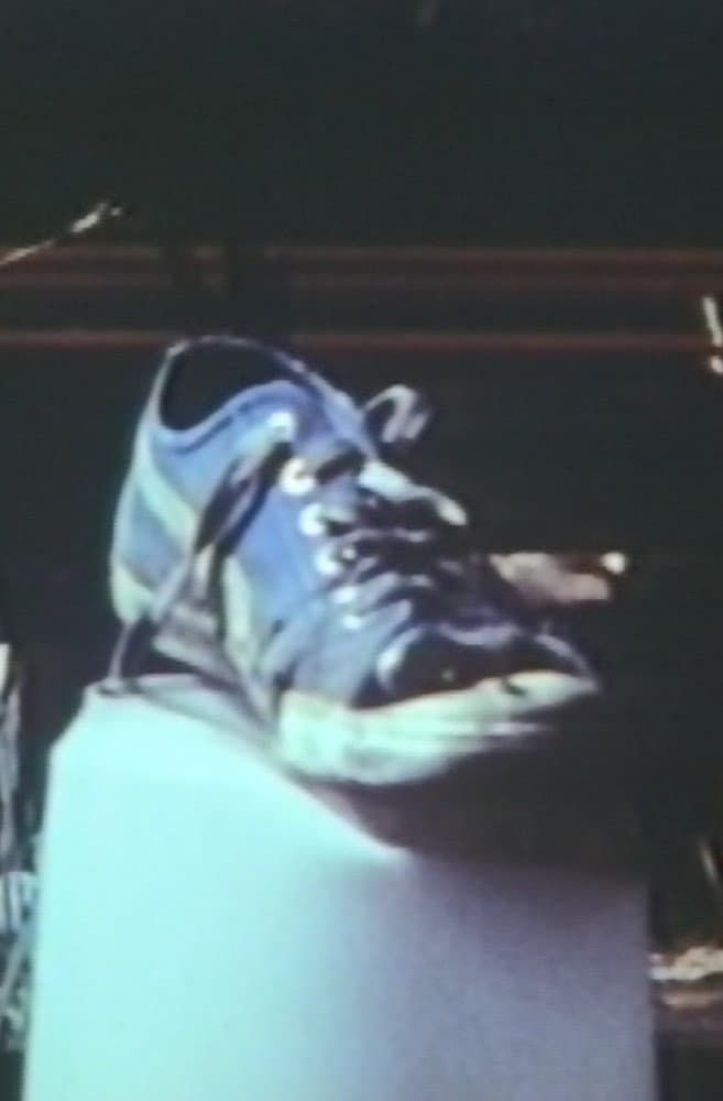 Der explodierende Turnschuh backdrop