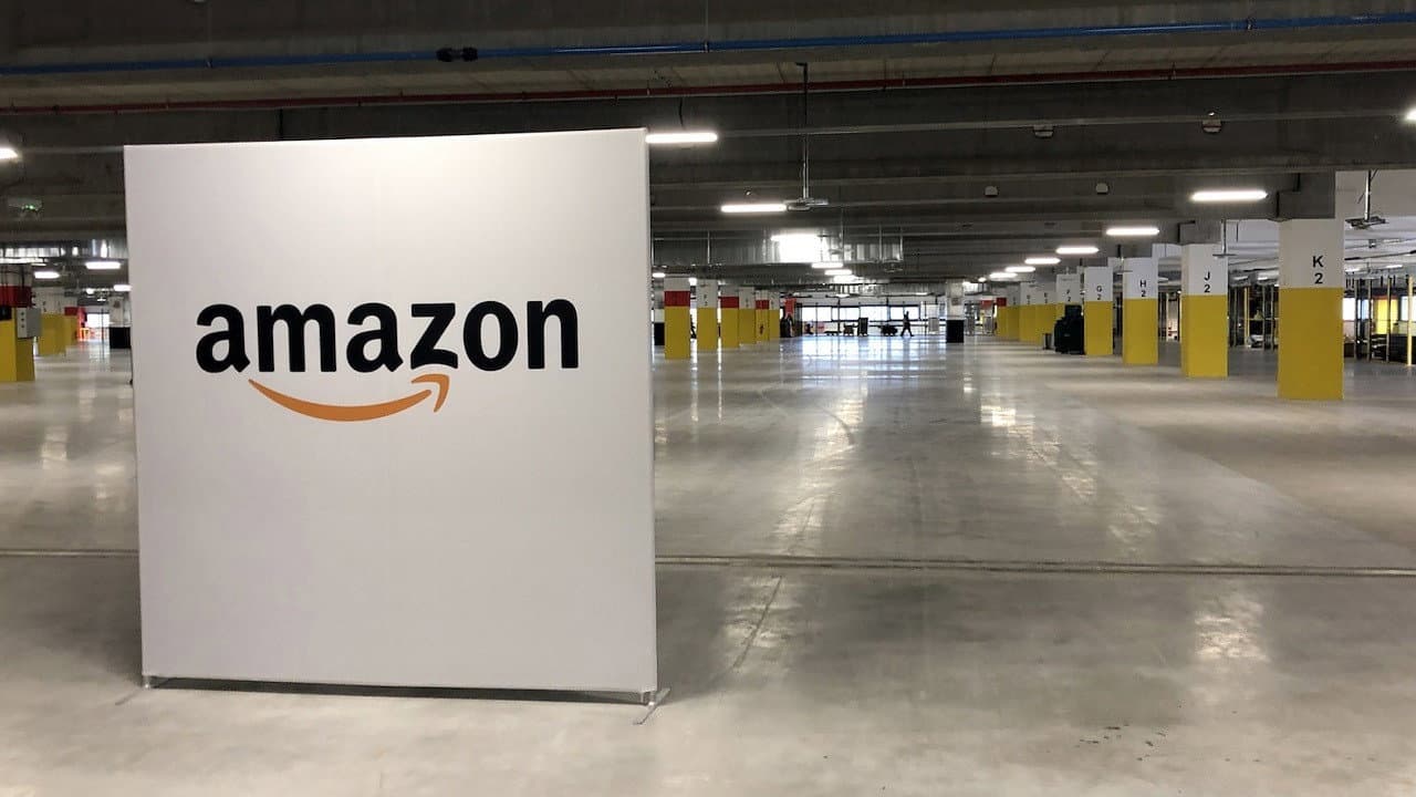 Amazon, le défi logistique backdrop