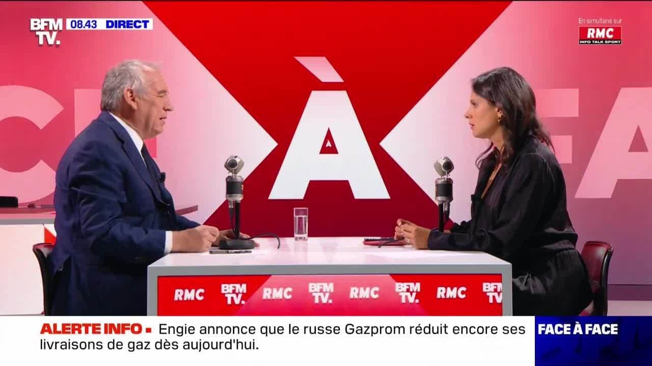 Face à face backdrop
