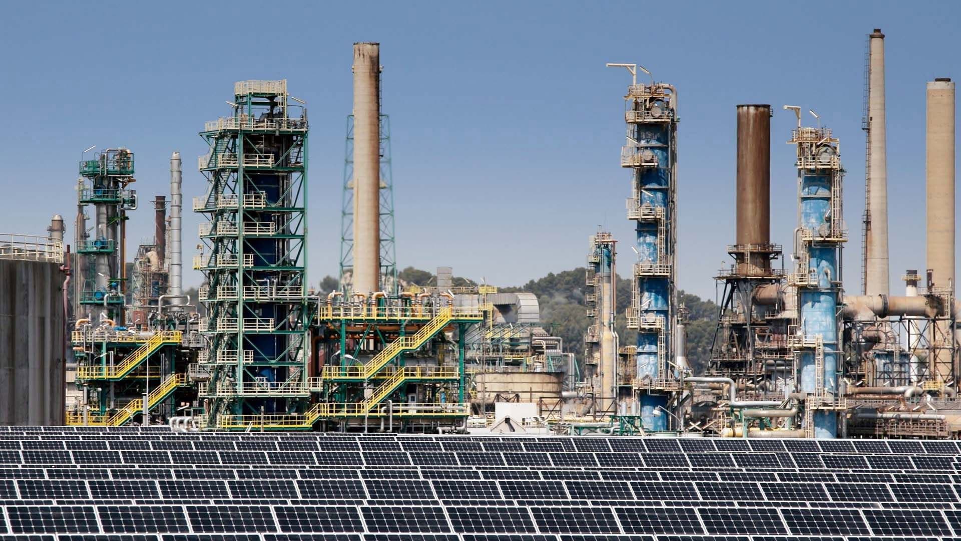 Inside Total: The Greenwashing of Oil Majors backdrop