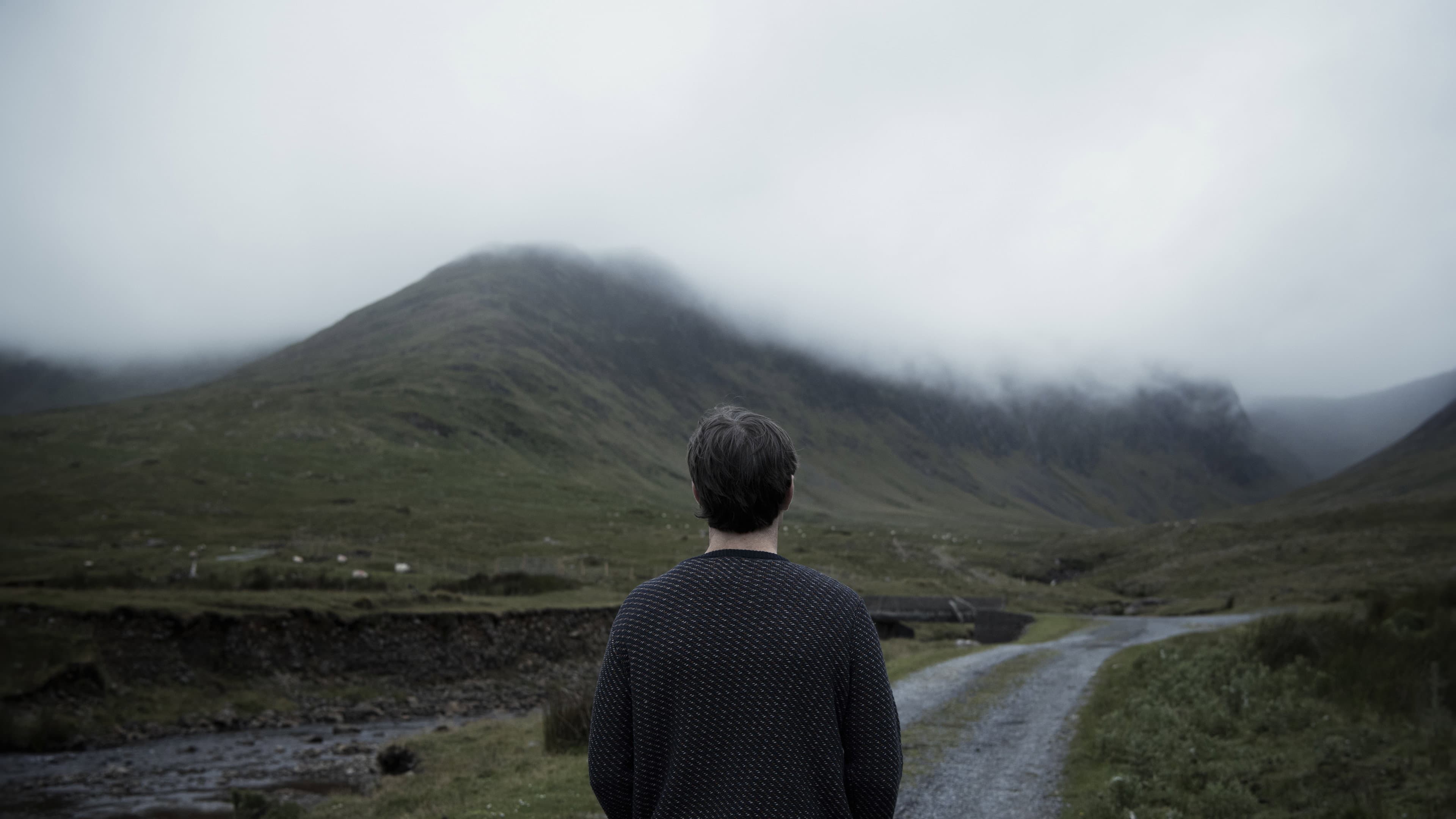 Foscadh backdrop